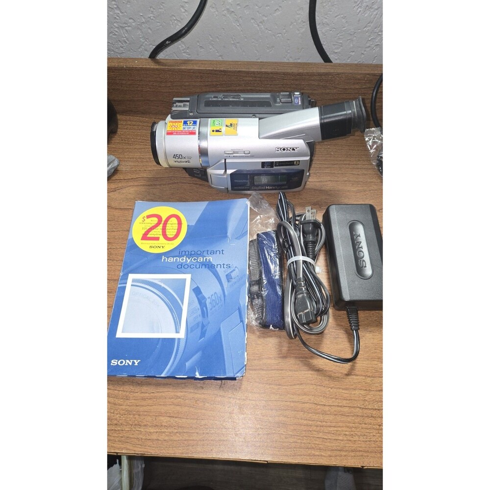 Sony DCR-TRV520 Digital8 Handycam Hi8 8mm 25x Zoom SUPER NightShot power on test
